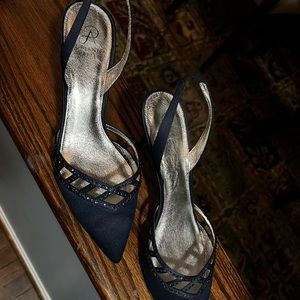 Adrianna Papell - 8.5 size party shoe. Great for dancing.